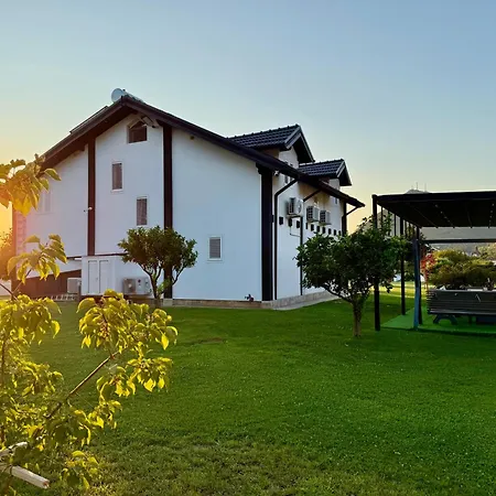 Villa Kadeli Manati