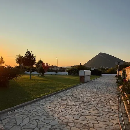 Kadeli Villa